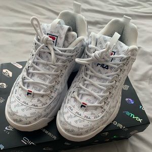 FILA sneaker size 8!! Worn a few times!!